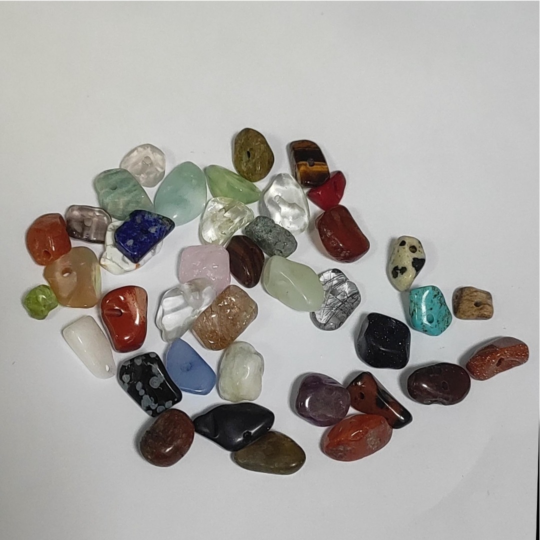 70 عدد مهره چیپسی از 70 نوع سنگ مختلف