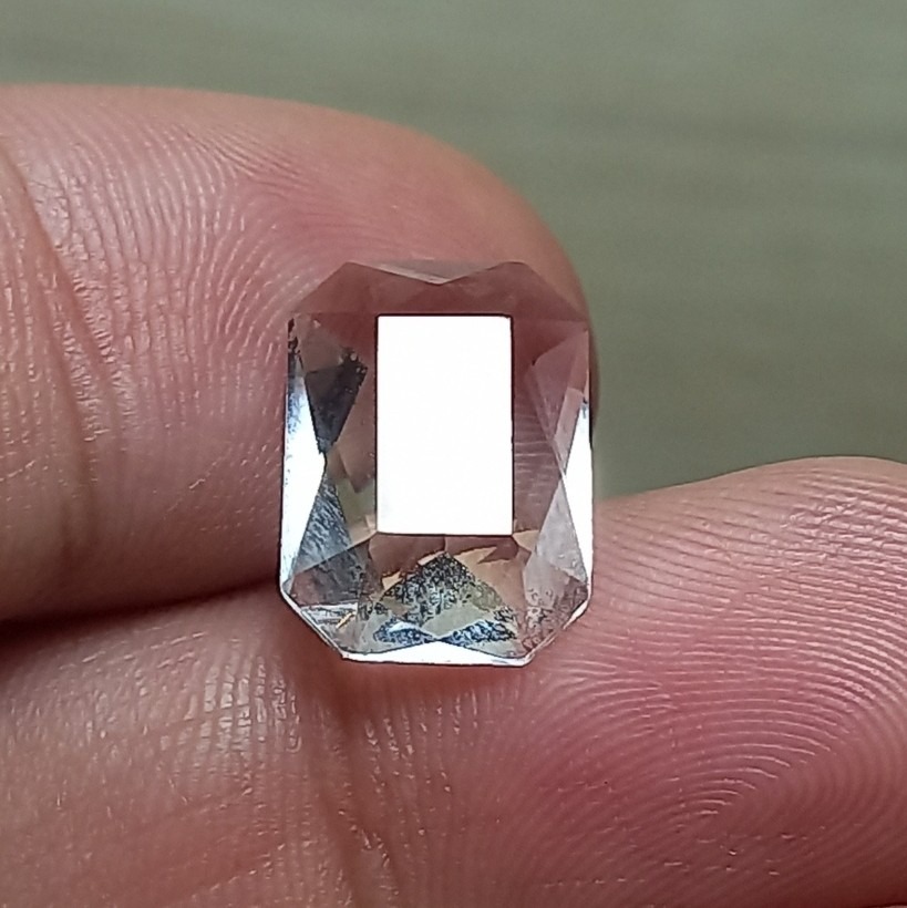 نگین کوارتز شفاف تراش جواهری سایز 14 در 10 میل