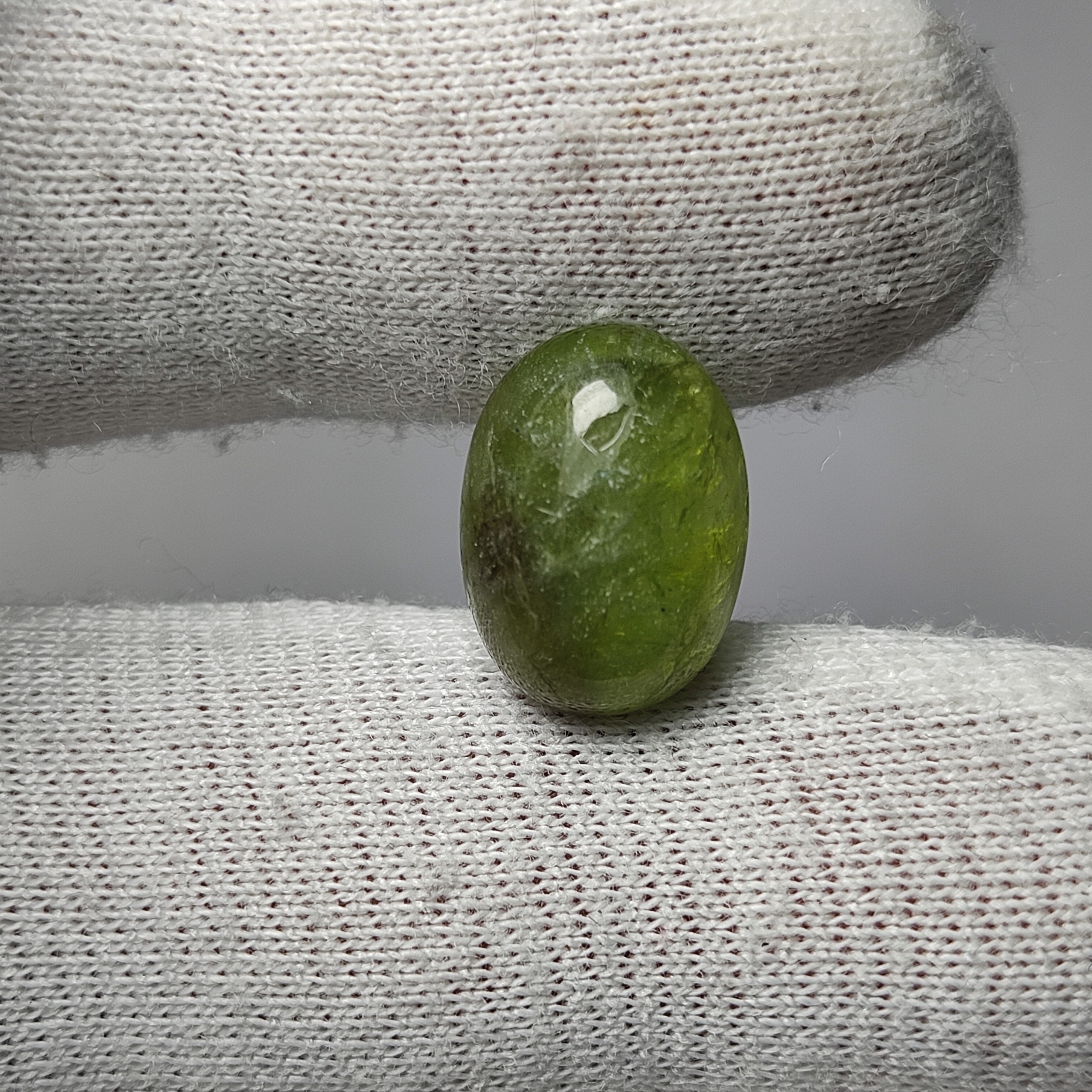 نگین 8.55 قیراطی بلور زبرجد خوشرنگ بدون بهسازی