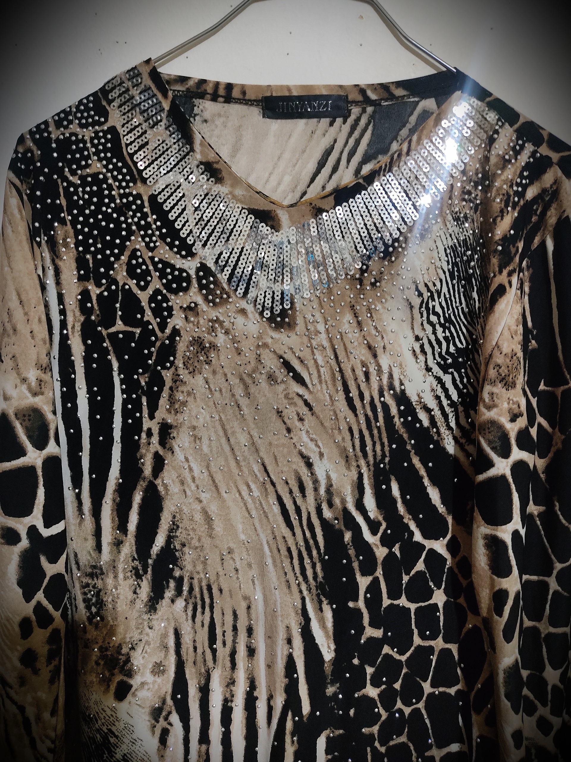 بلوز پلنگی پولک دوزی شده نگین کار مدرن سایز44تا46