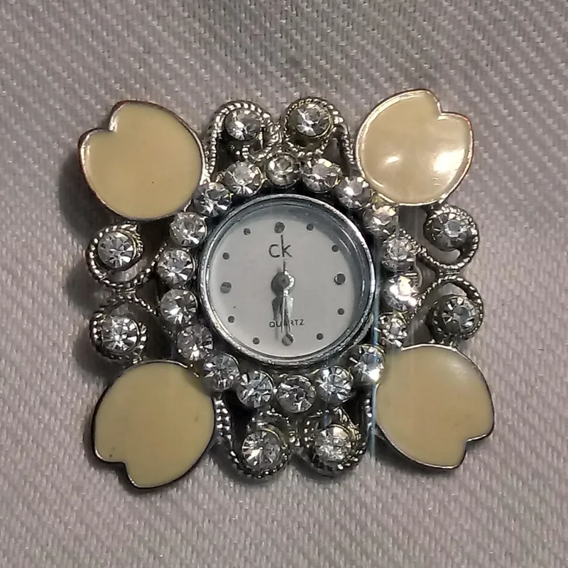 ساعت نگین دار زنانه