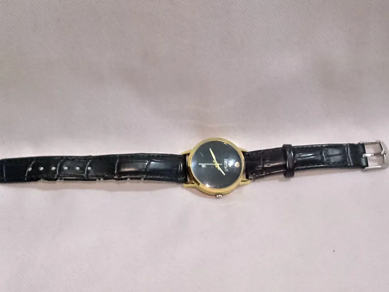 ساعت مچی سوئیستان تاریخ دار نگین دار بند چرمی