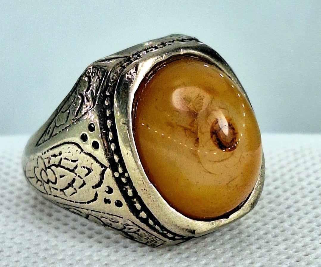 انگشتر چشم دار باباقوری خردلی کهنه رکاب قلمزنی