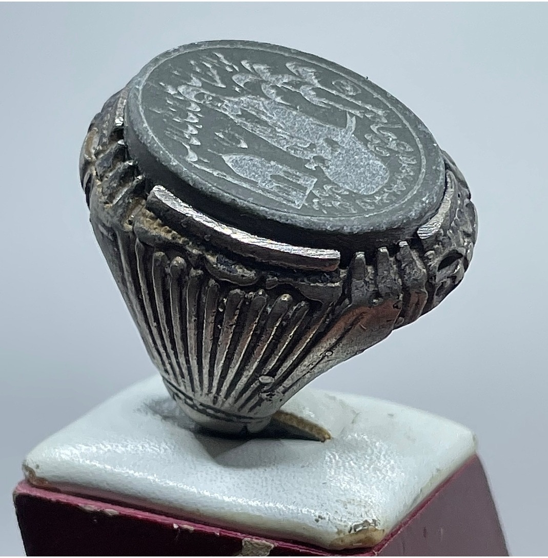 انگشتر یشم کهنه حکاکی امضادار خاص پرکاهویی