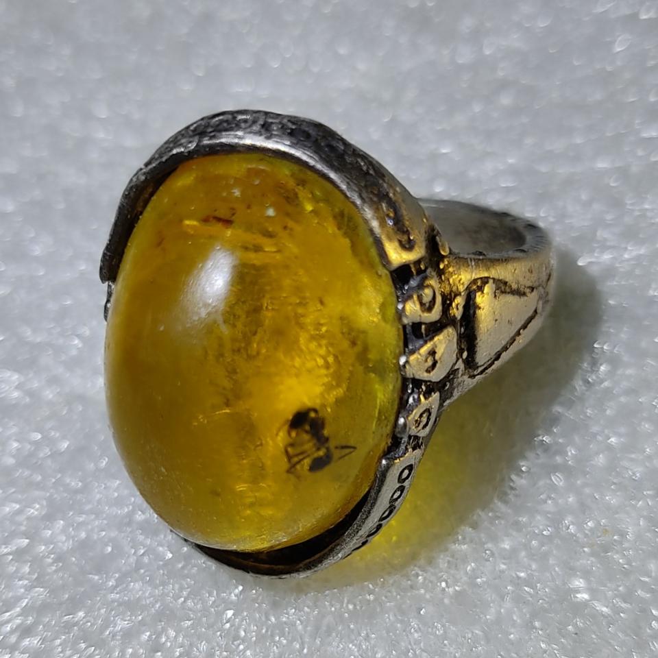 انگشتر کهنه و قدیمی کهریا بالتیک لهستانی مورچه دار
