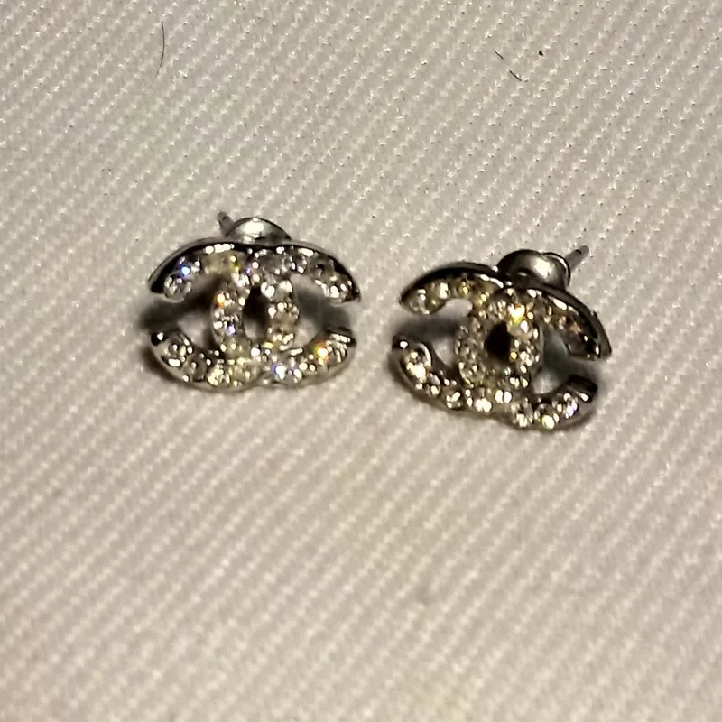 گوشواره استیل نگین دار رنگ نقره ای