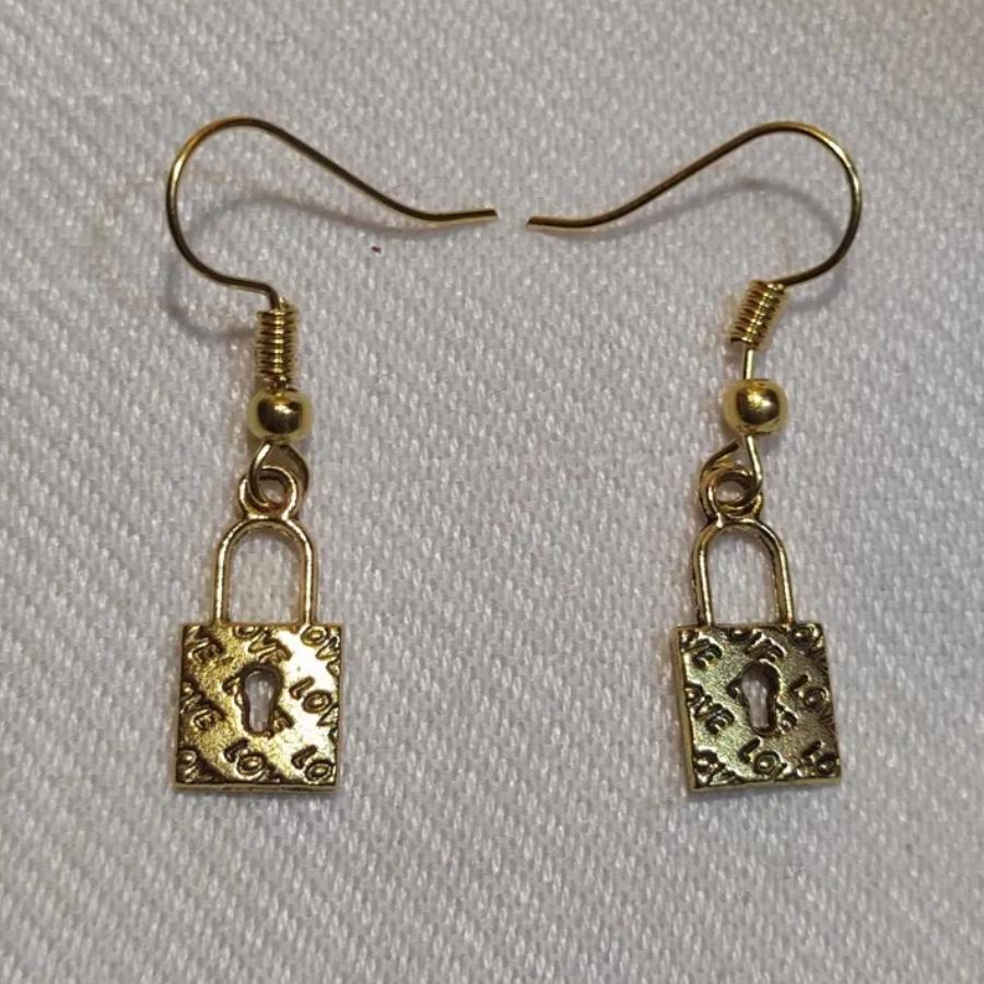 مزایده یک جفت گوشواره زیبا