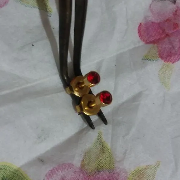 گوشواره میخی نگین دار