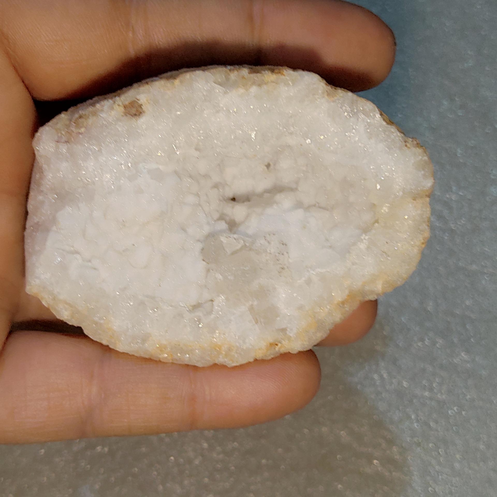 سنگ توخالی کوارتز سفید و آمیتیسیت بی رنگ