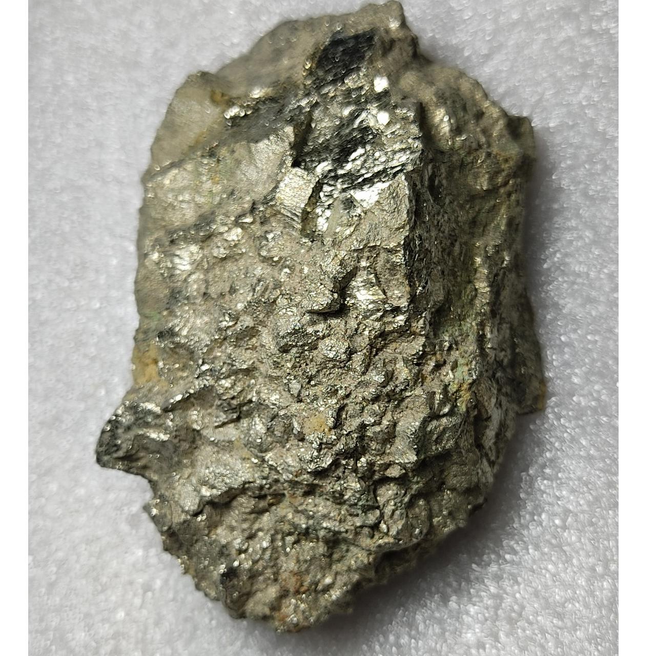 سنگ درشت پیریت یا طلای جاهلان