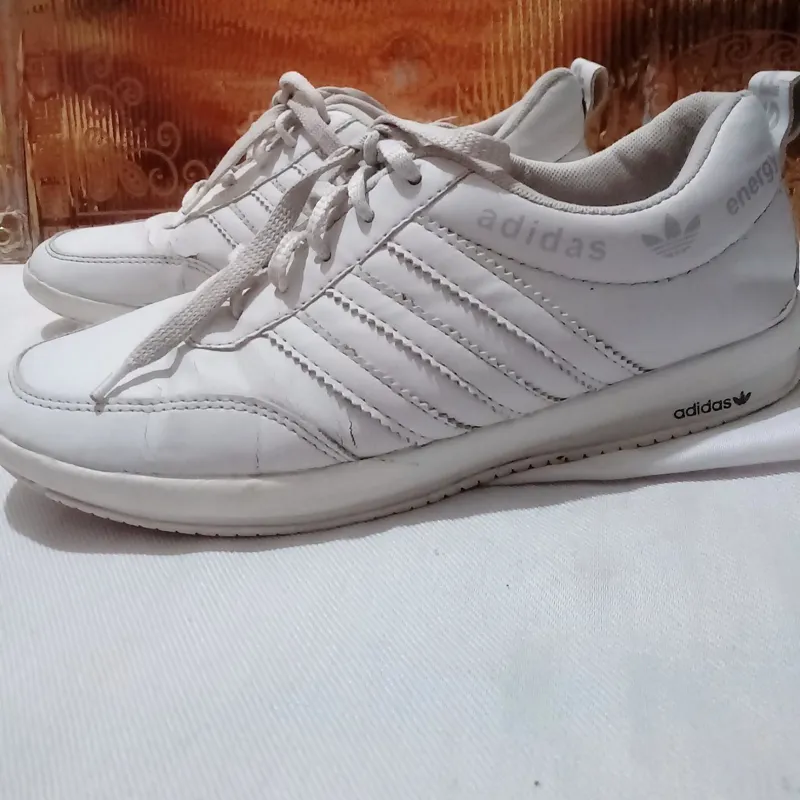 کفش ورزشی آدیداس سایز 38 زنانه