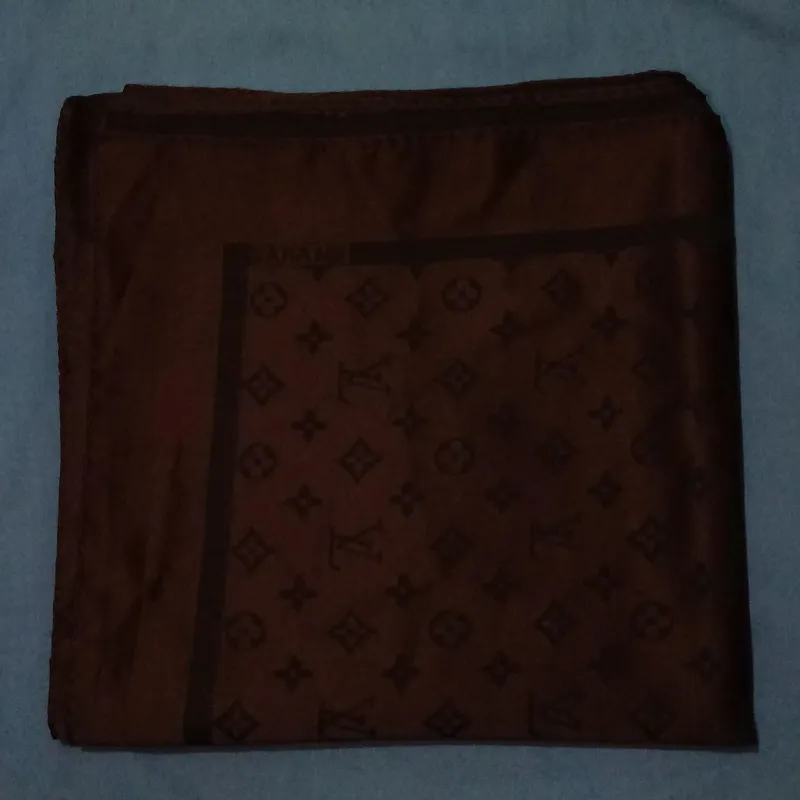 روسری ساتن رنگ تیره