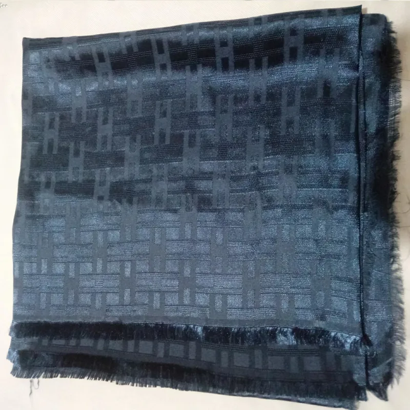 روسری آبی خوشرنگ و خوش طرح