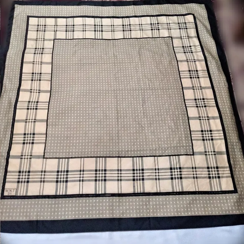 روسری ساتن طرح و رنگ زیبا