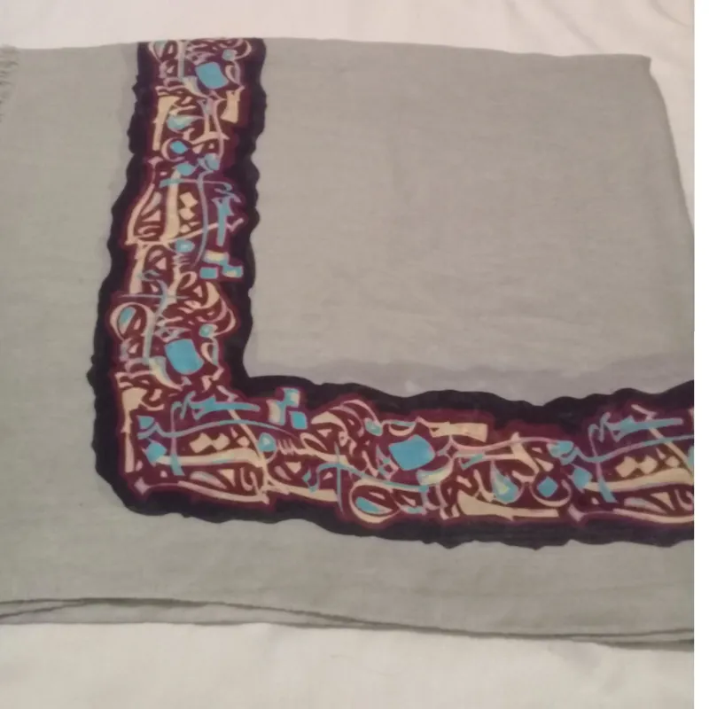 شال خوش رنگ حاشیه دار