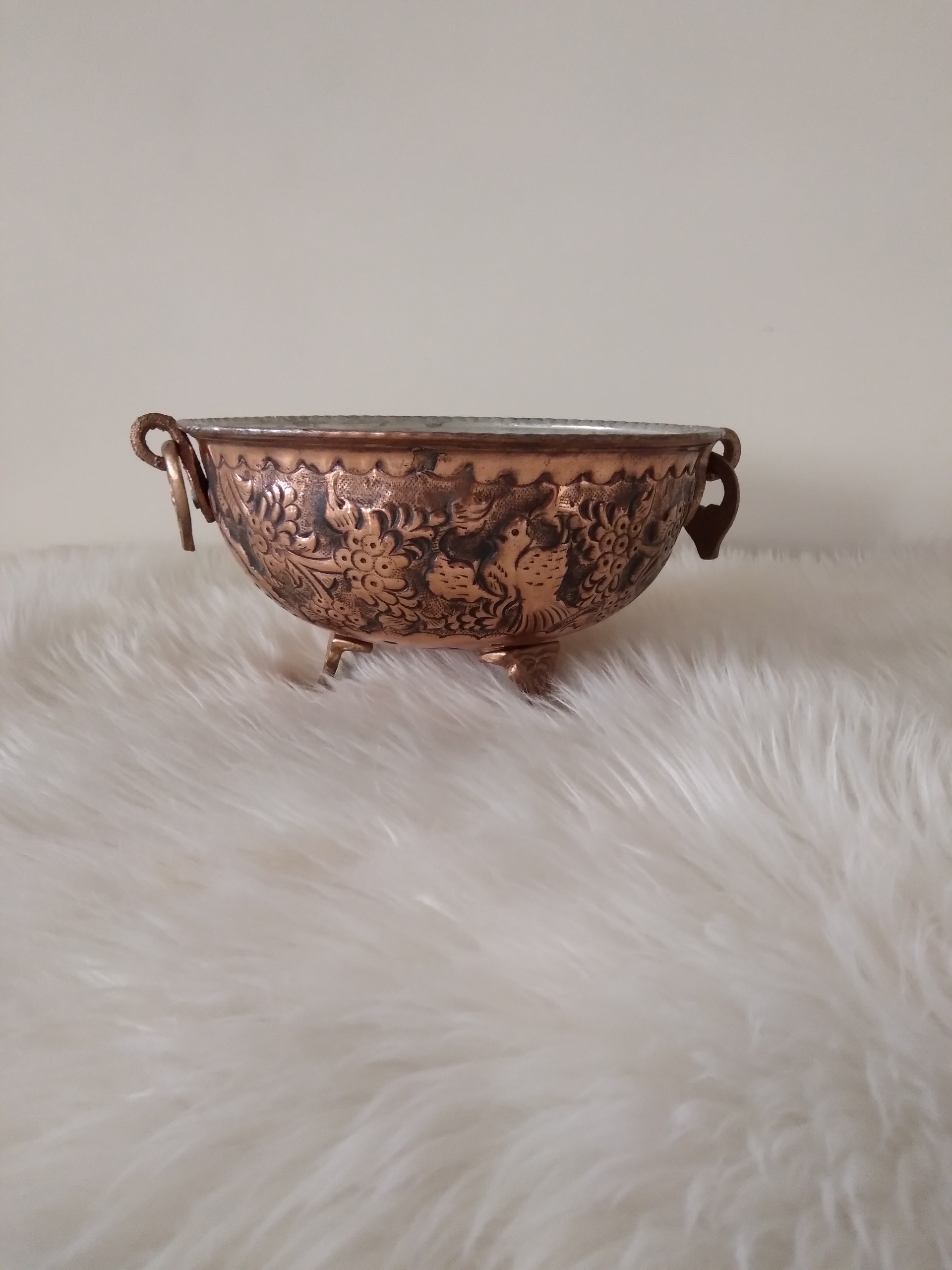 کاسه سه پایه گشواره دارسیاه قلم