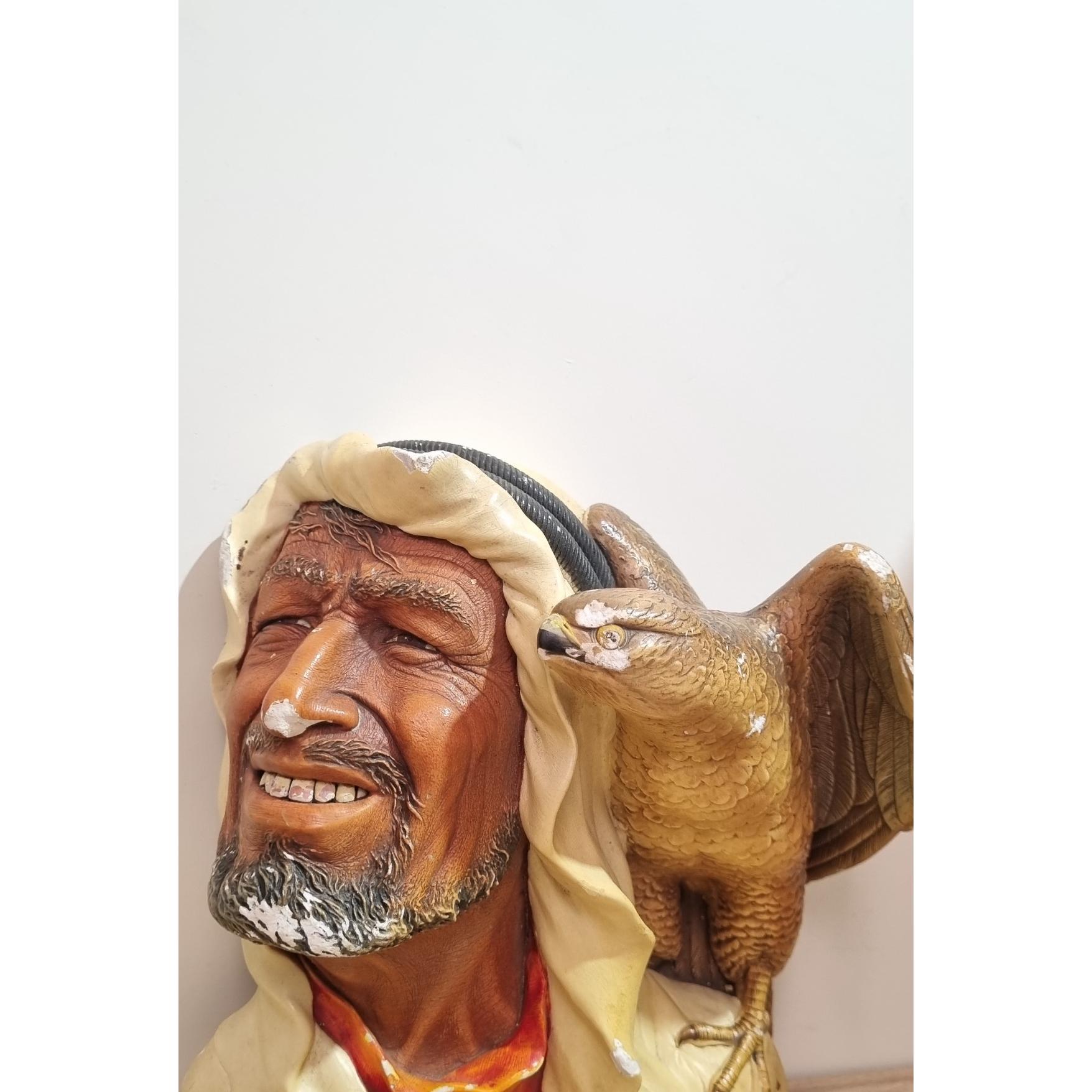 مجسمه دیوار کوب قدیمی
