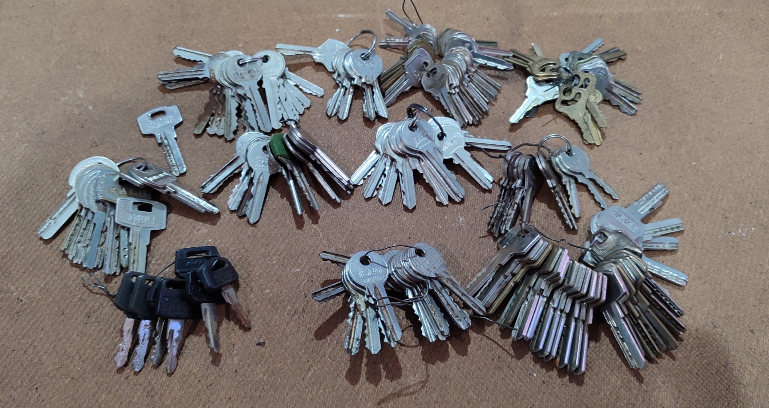 تعداد 160 کلید دست دوم