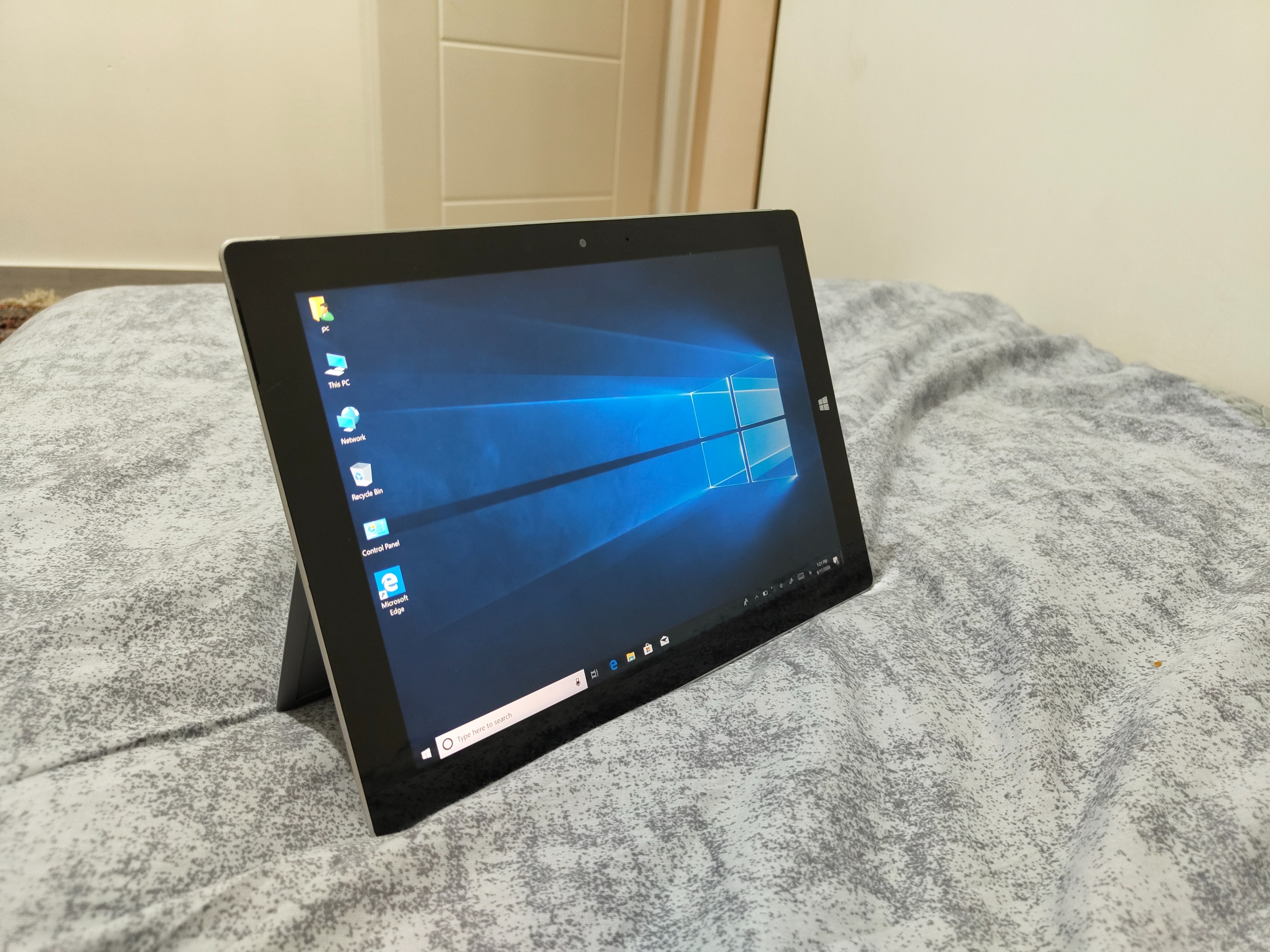 Surface 3 حافظه 128رم 4 سیم کارت خور لمسی خراب