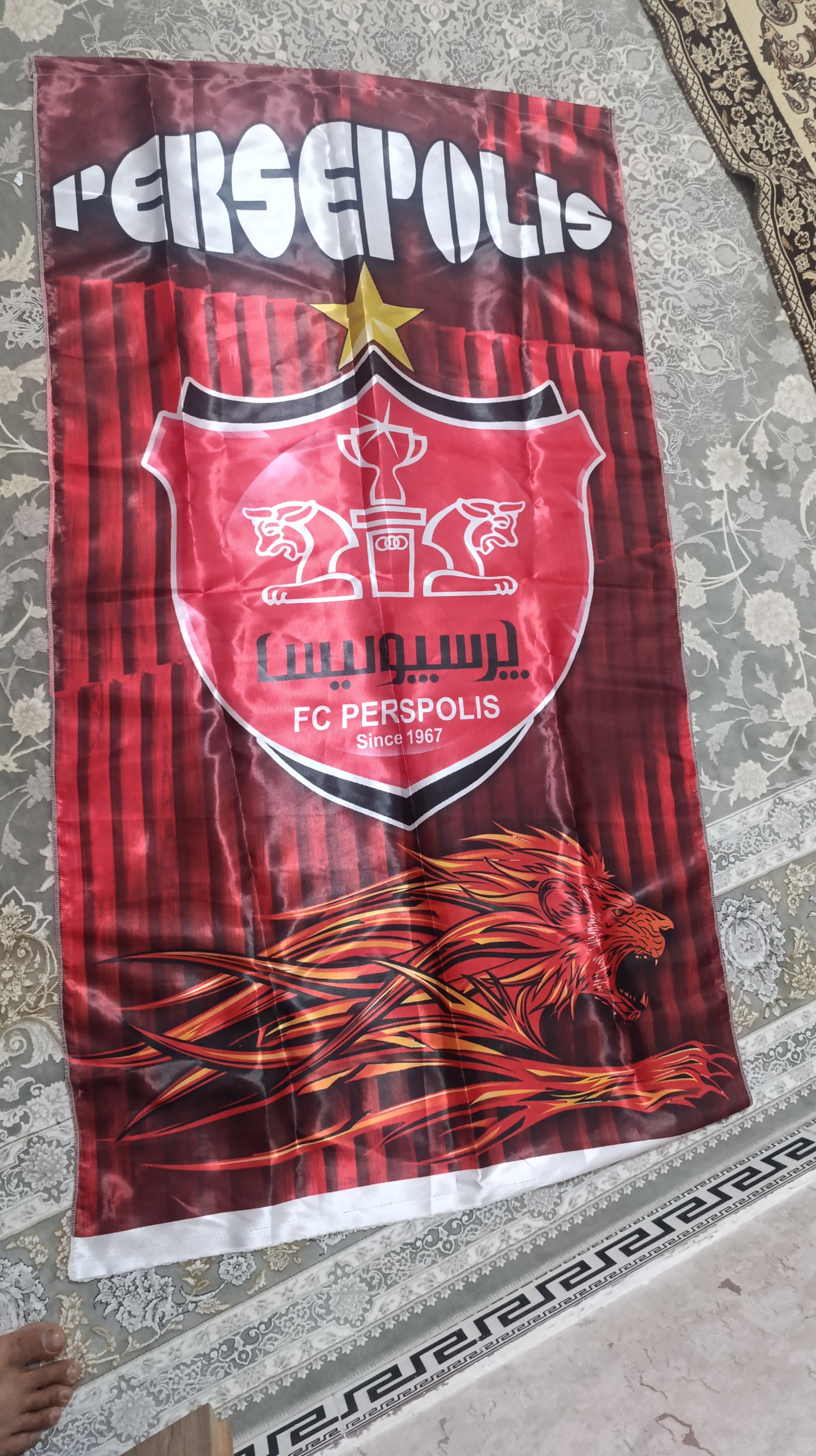 پرچم طرفداری پرسپولیس