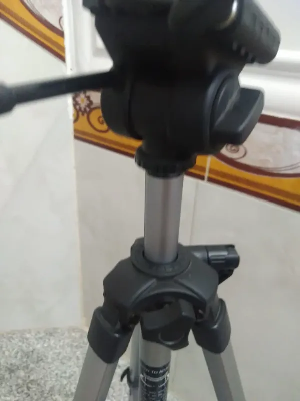 سه پایه دوربین