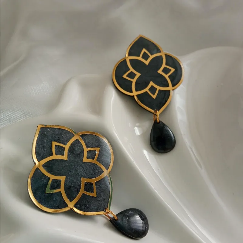 گوشواره طلایی مشکی