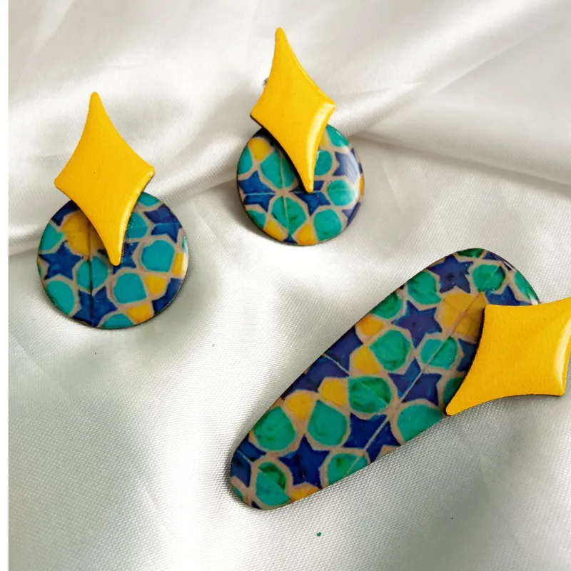 گوشواره کاشی کاری