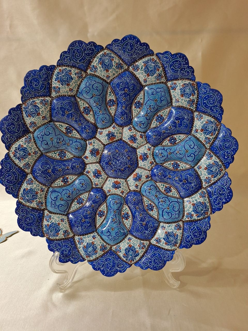 بشقاب میناکاری باطرح ختایی اسلیمی با قاب لیزری