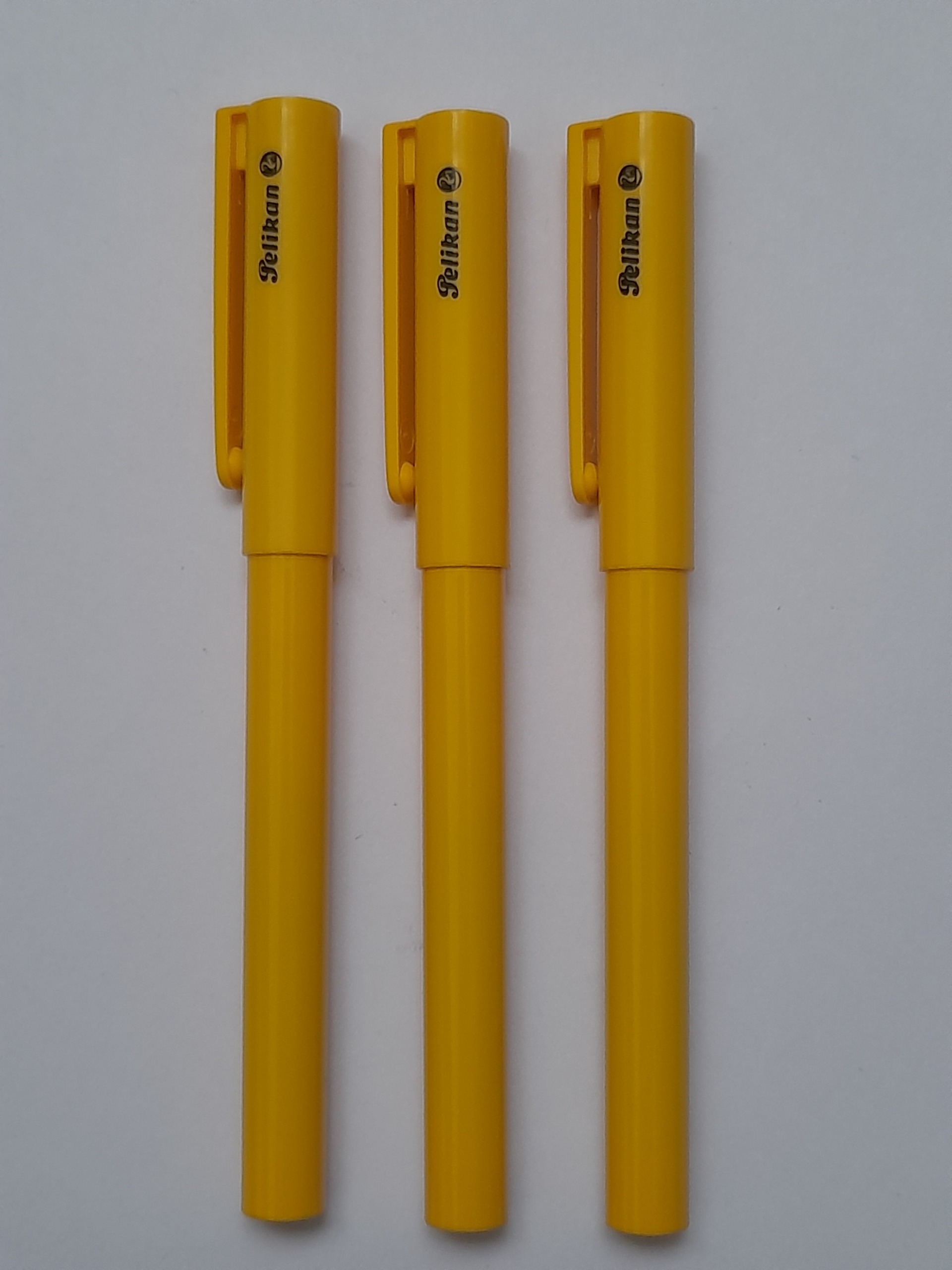 خودنویس پلیکان رنگ زرد