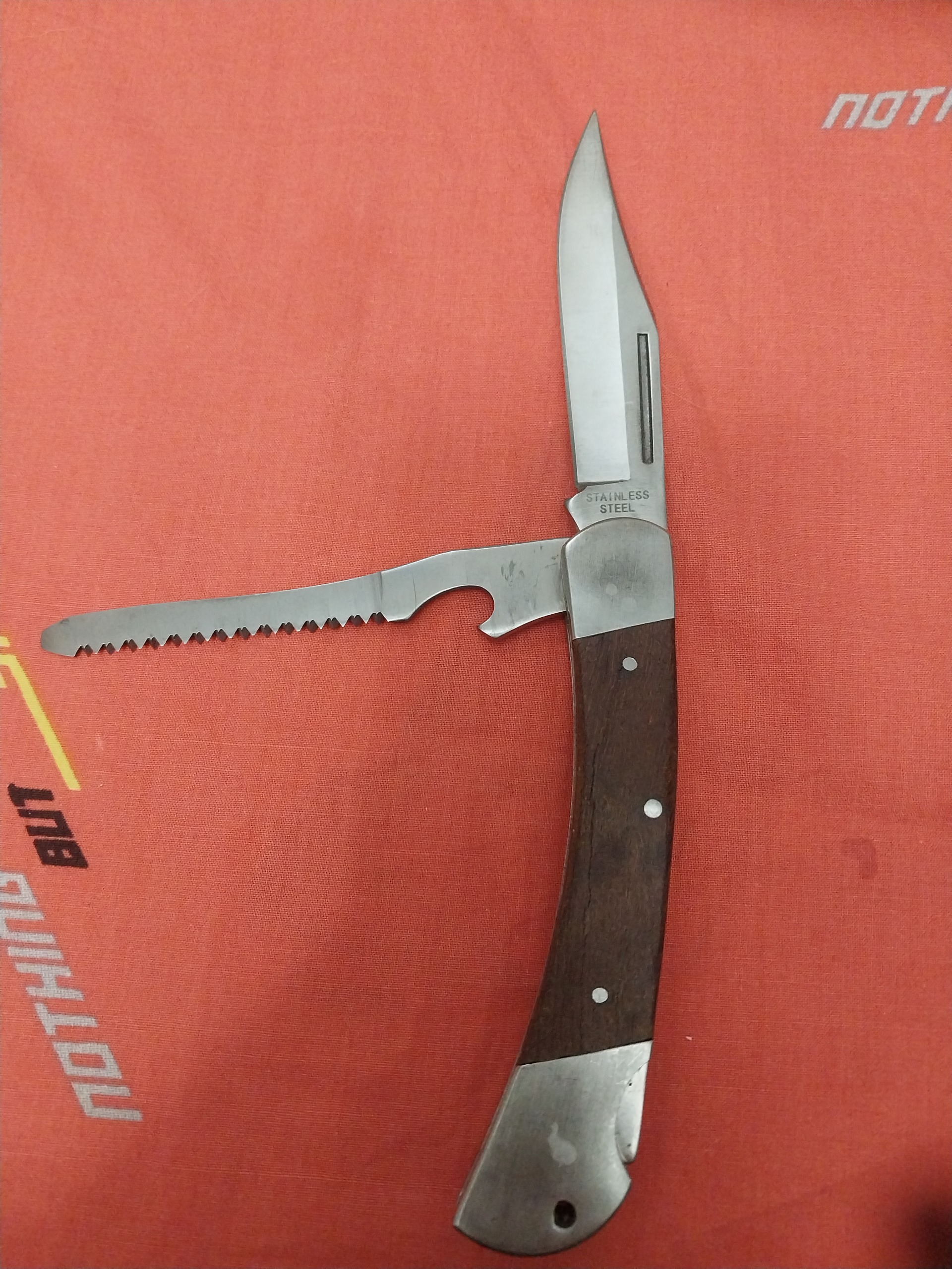 چاقو برزیلی دارای تیغه اره ای