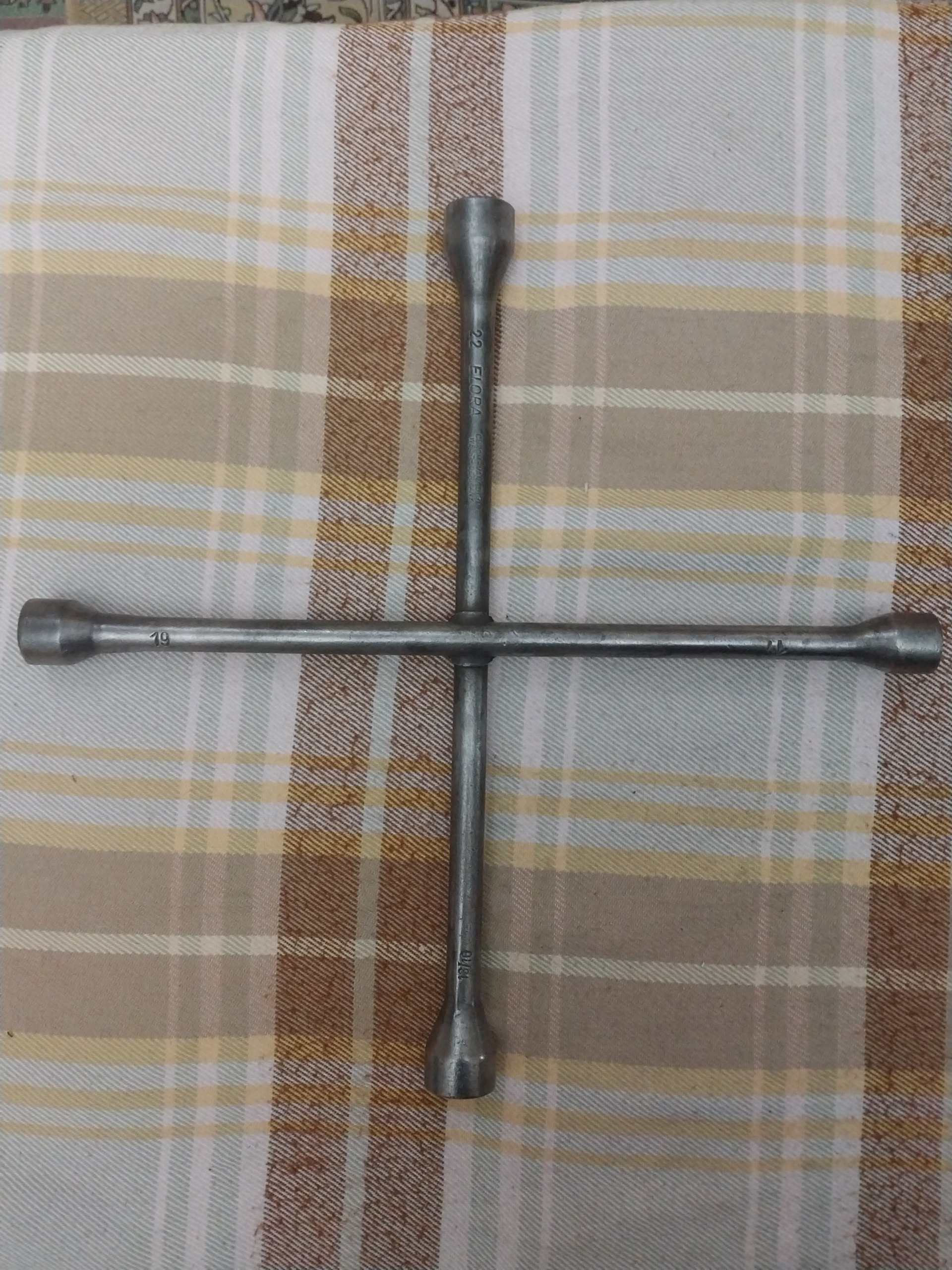 اچار چرخ خودرو 4 طرفه 19و21و22و17 الورا المان