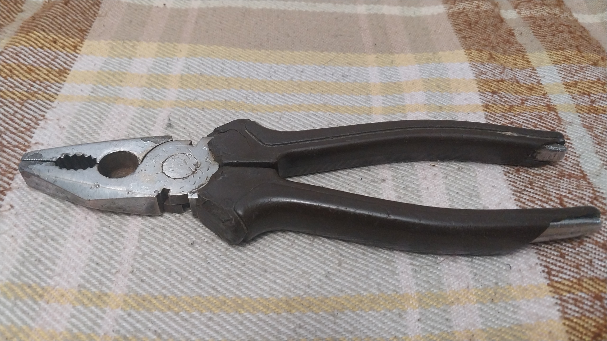 انبردست  خارجی یونیور ی گسلاوی