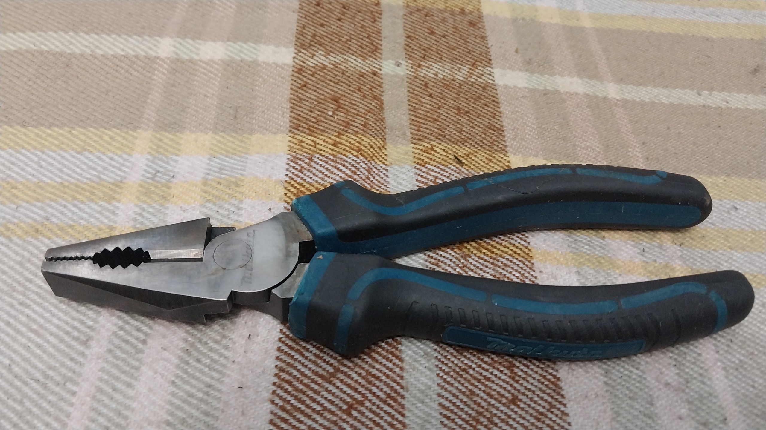 انبر دست خارجی MAIKUTA