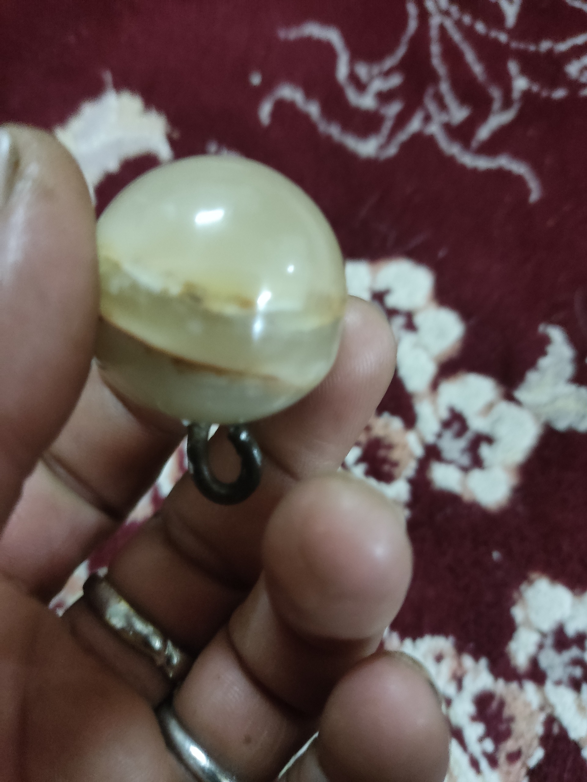 گوی سنگ کلسیت بسیار دیدنی همراه قلاب