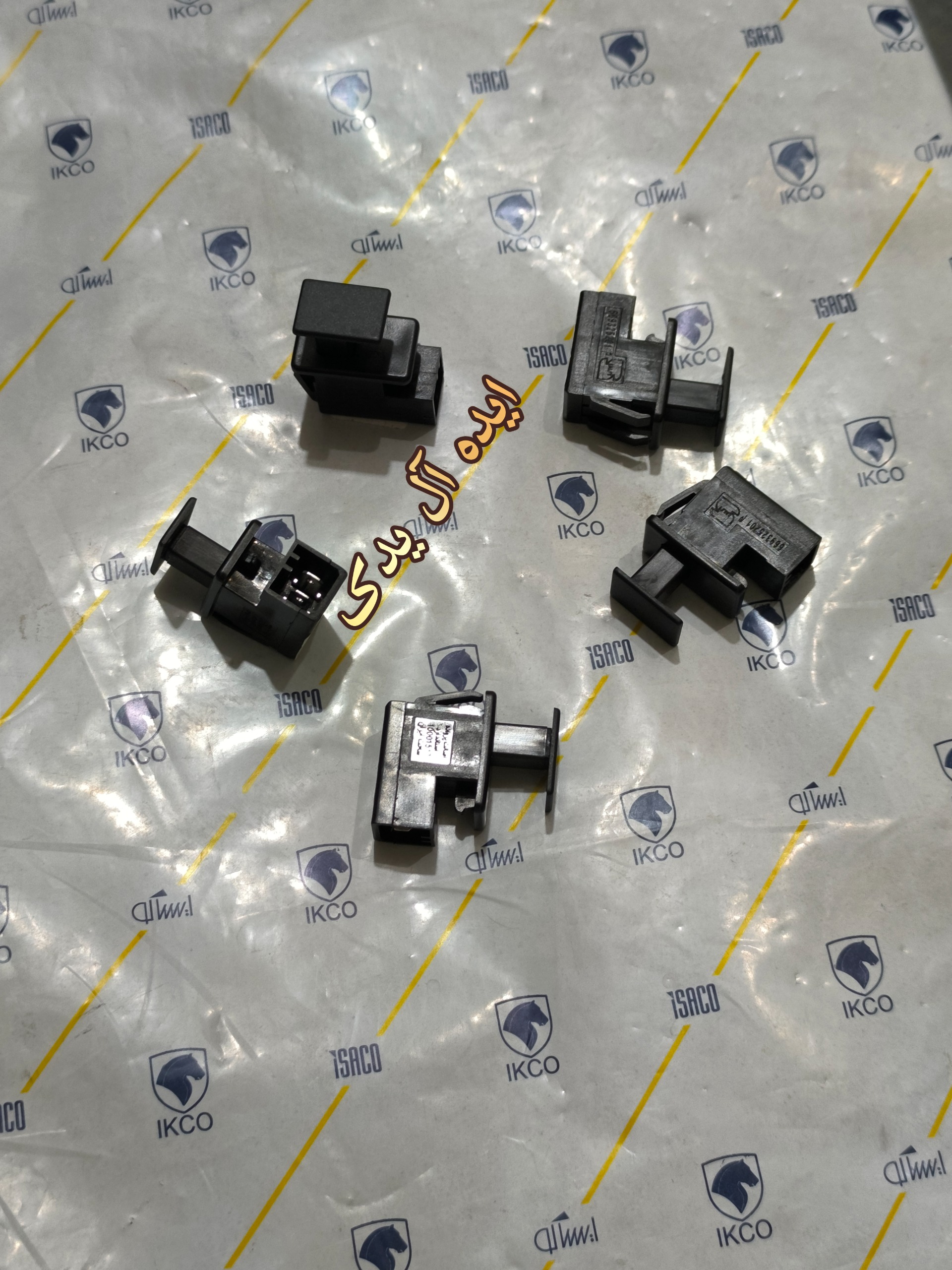 شاسی کلید قطع کن چراغ صندوق عقب رانا پلاس(هر عدد)