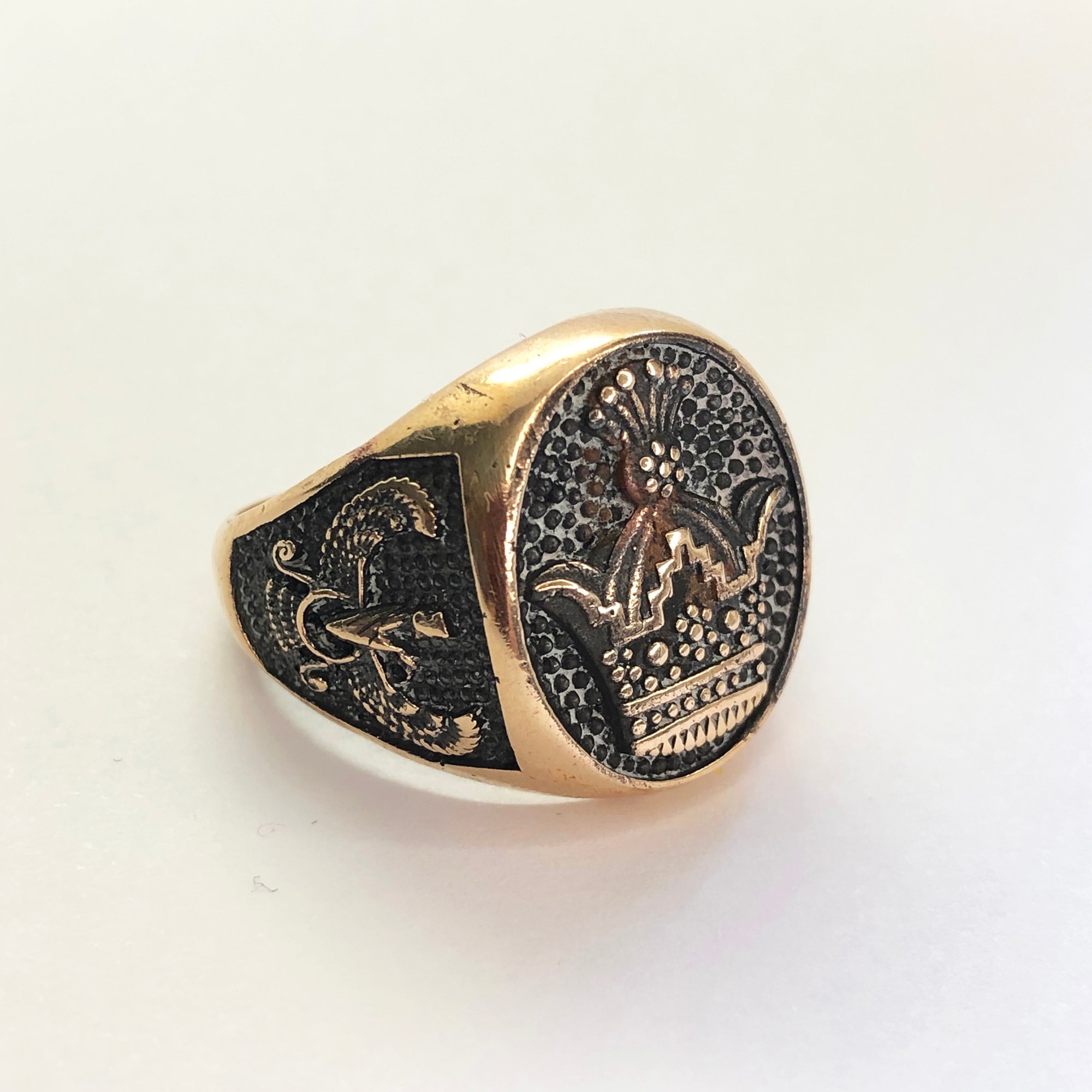 انگشتر طلا روس کار شیک وعالی کیفیت دار خاص