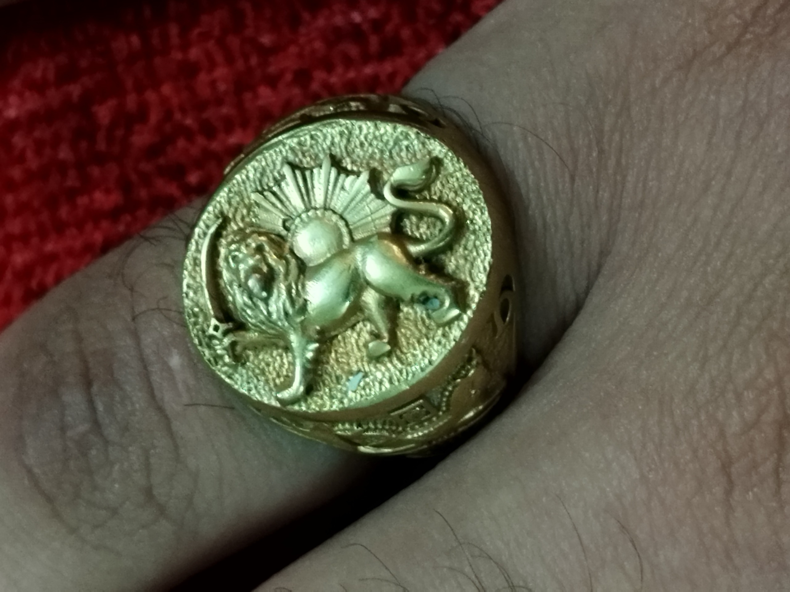 انگشتر آب طلا کار شیک وعالی سایز10عین خود طلا