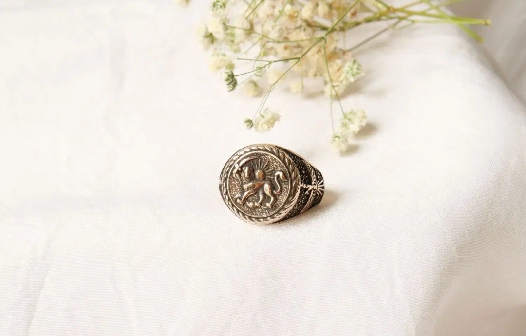 انگشتر طلا روس طرح شیروخورشید رنگ ثابت