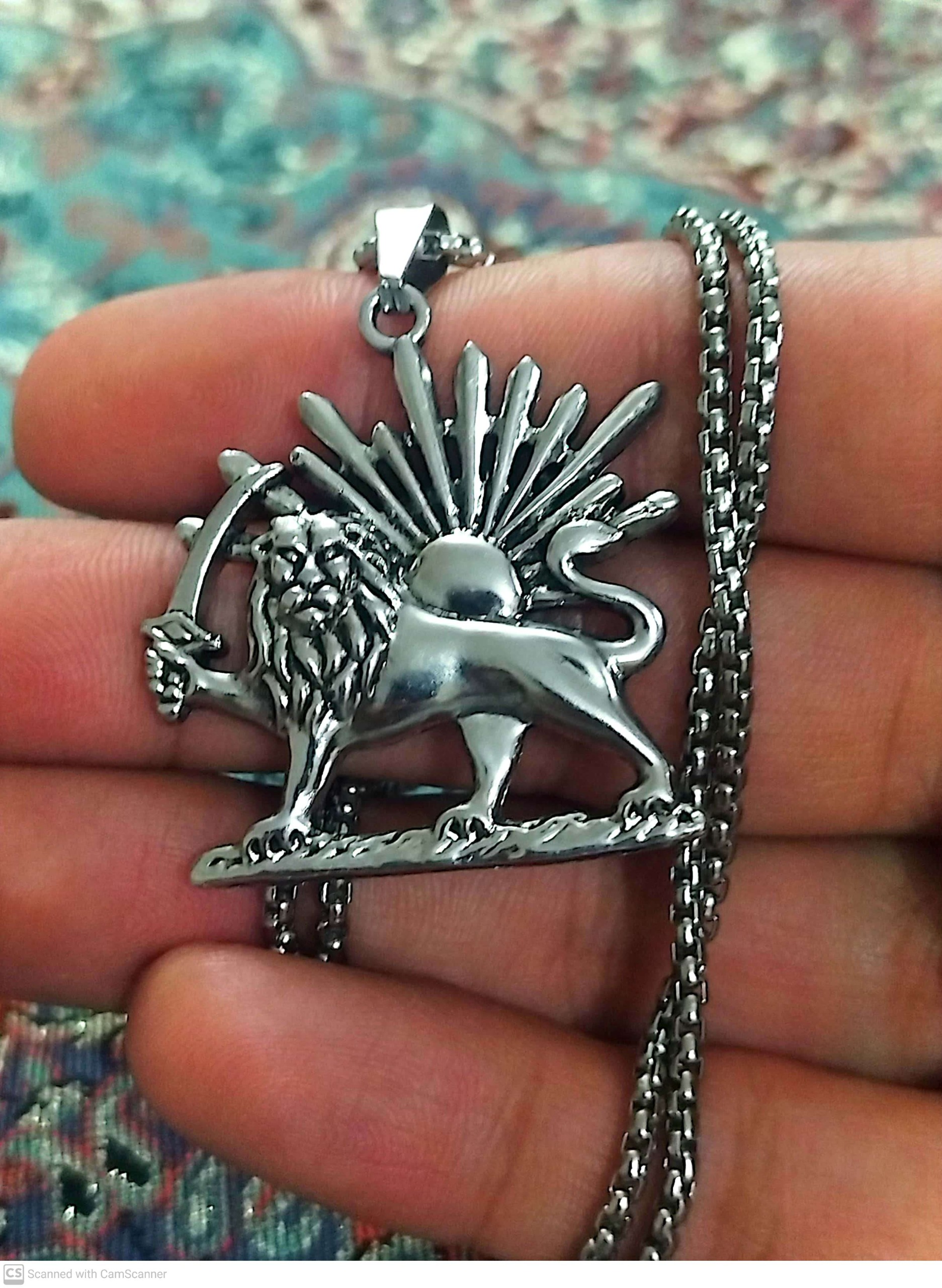 اویز بسیار زیبا همراه با زنجیر کار شیک و حرفه ایی