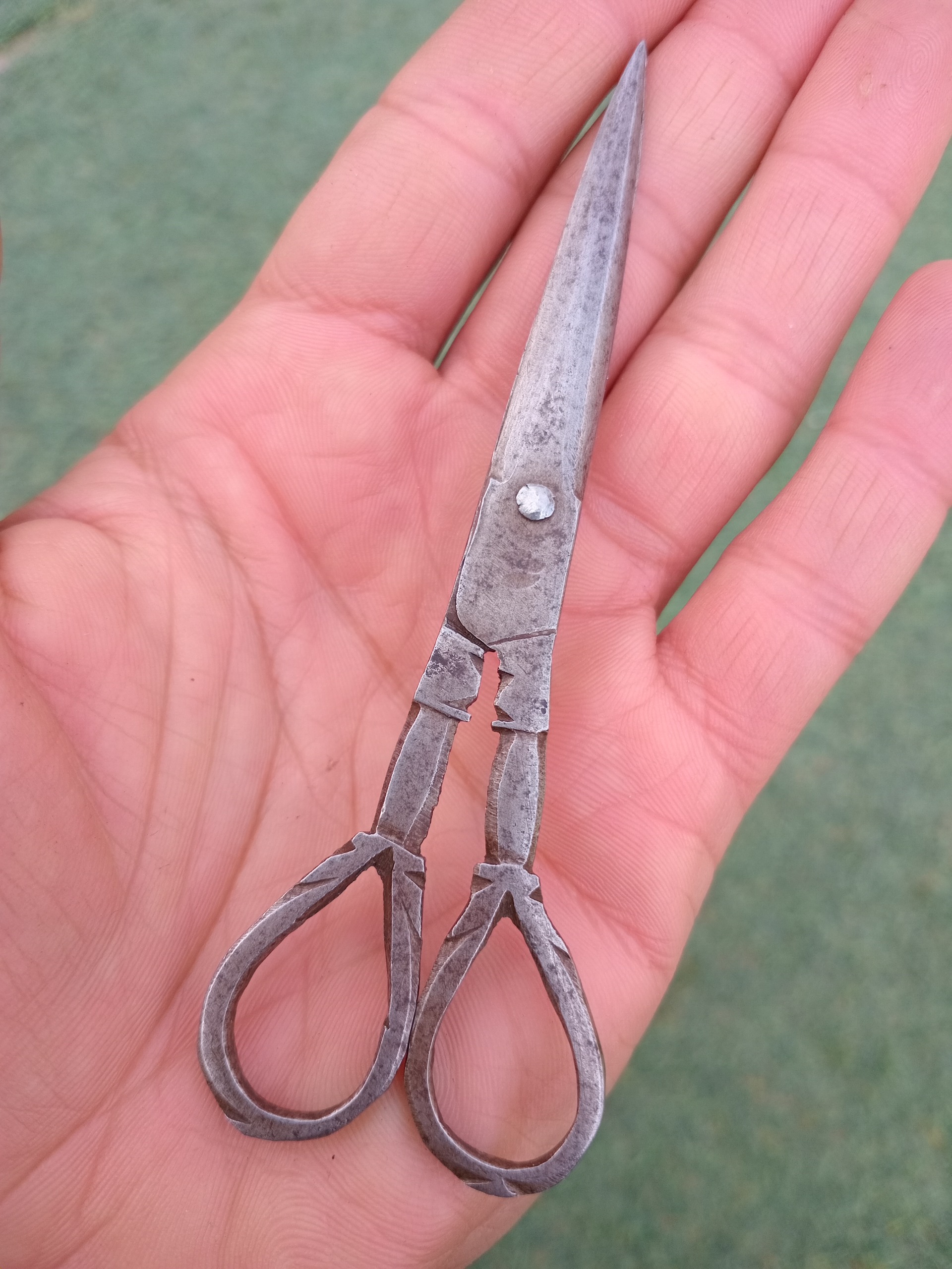 قیچی فولادی کهنه سوهانکاری شده قدمتدار عالی