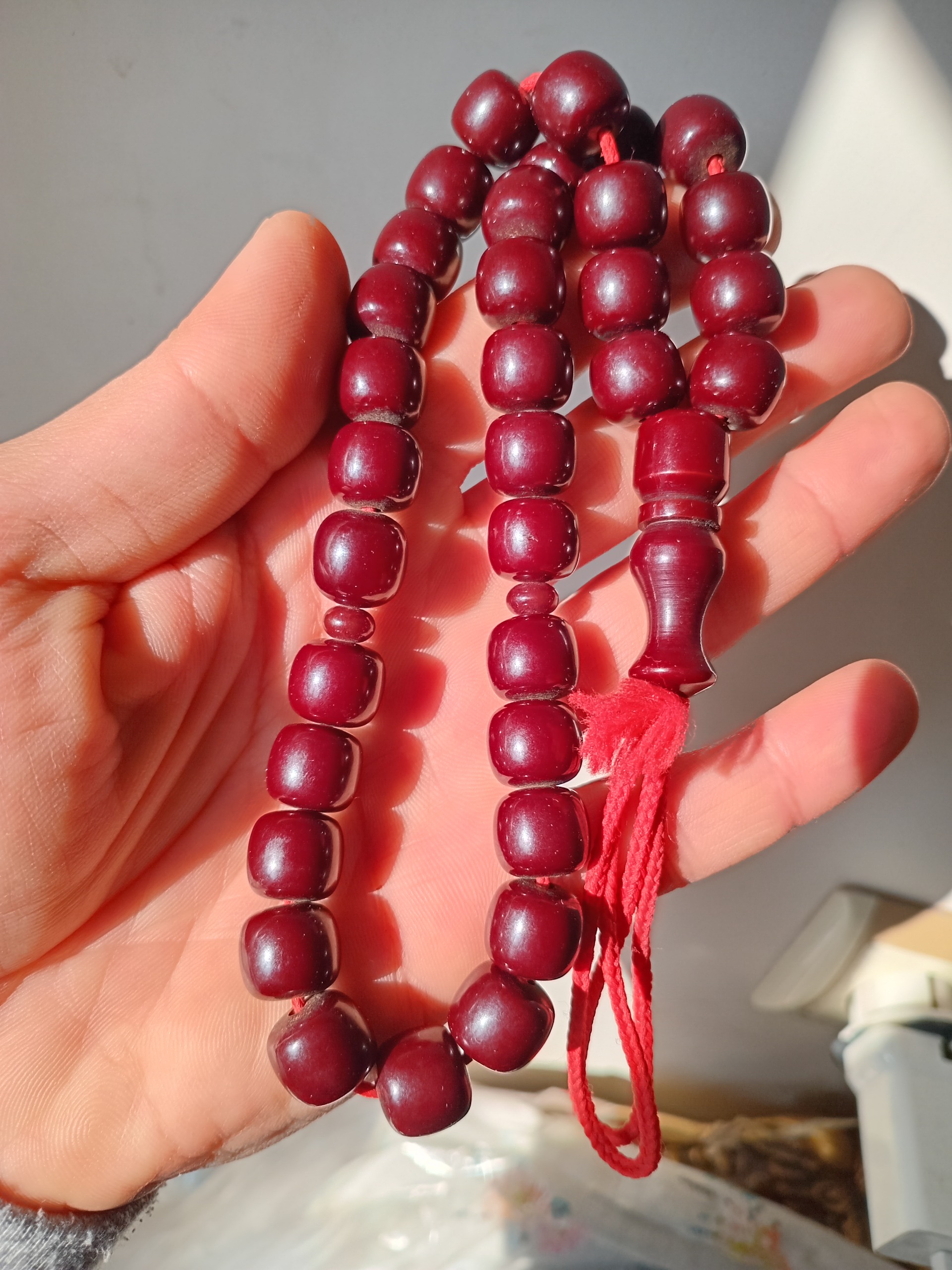 دو عدد تسبیح سندلوس خوشرنگ و زیبا کهنه عالی