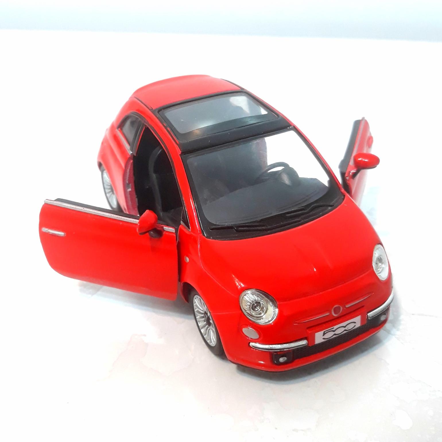 ماشین فلزی قرمز