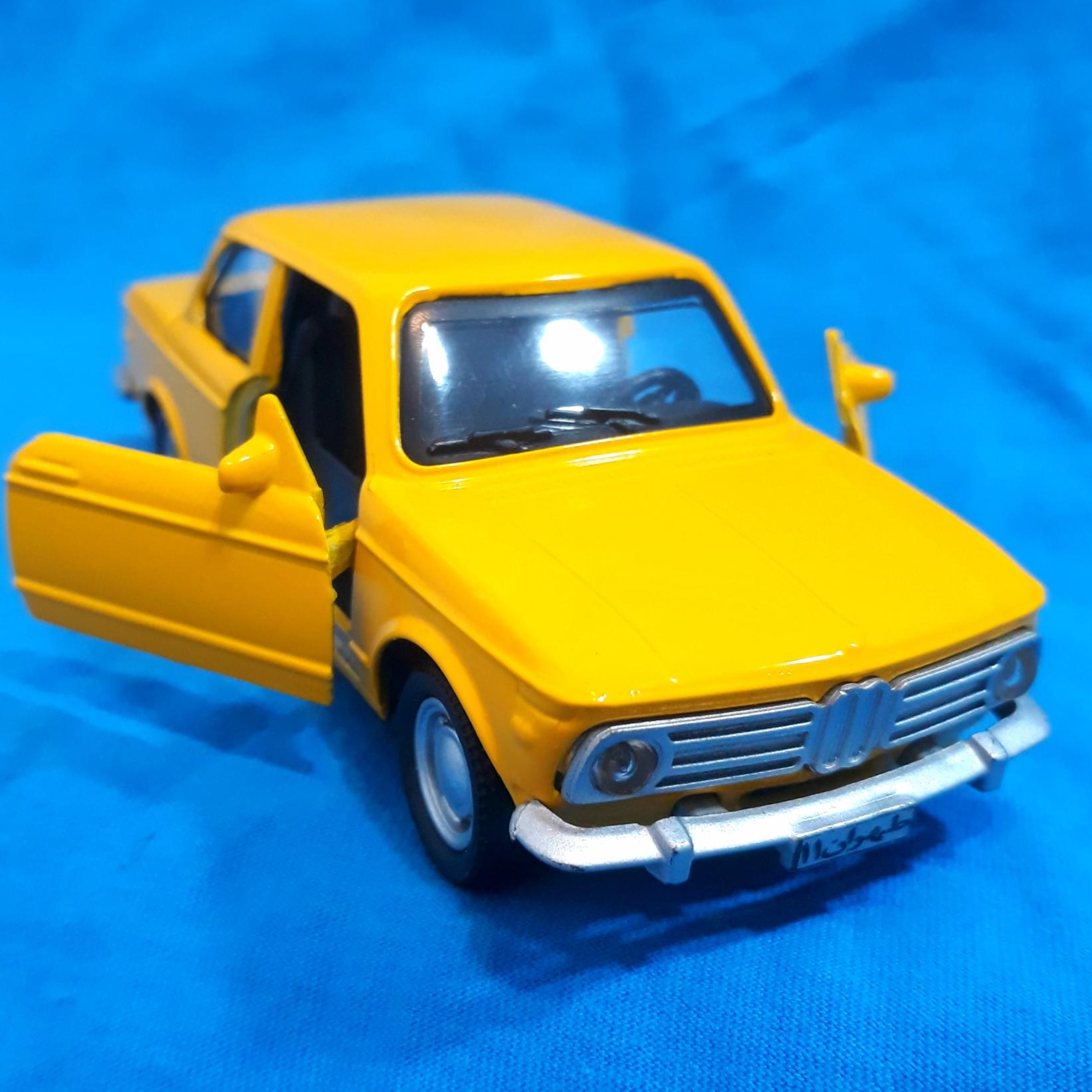 BMW زرد فلزی
