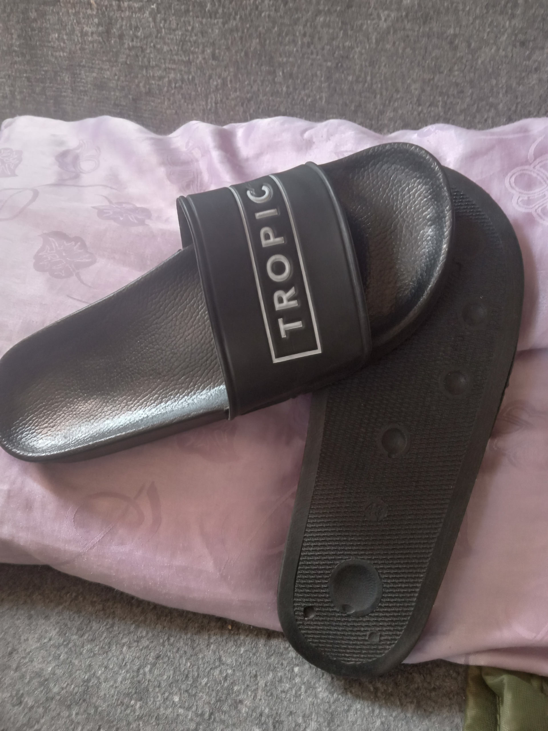 دمپایی تبی تروپیک