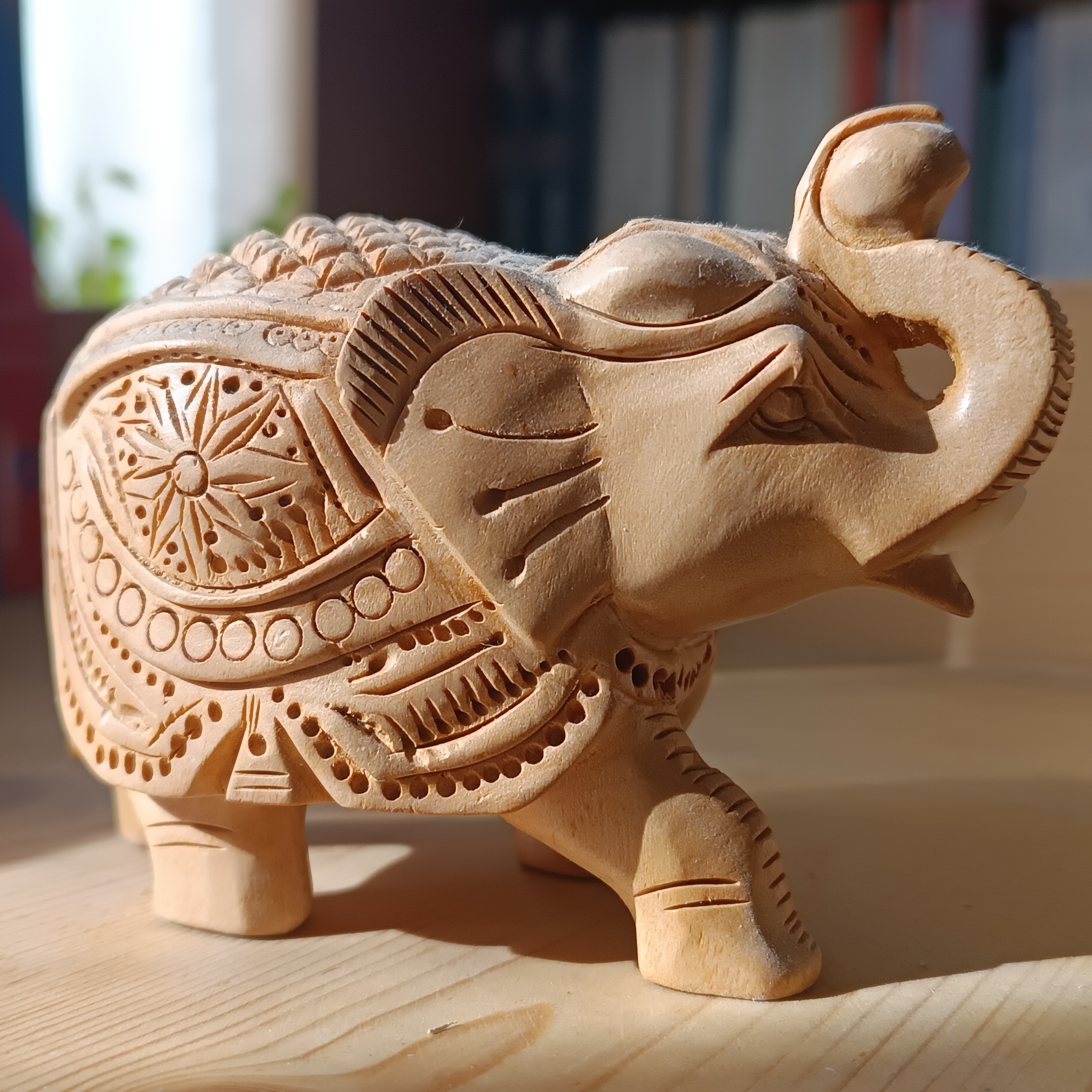 مجسمه فیل چوبی، ساخت هنرمندان هندی