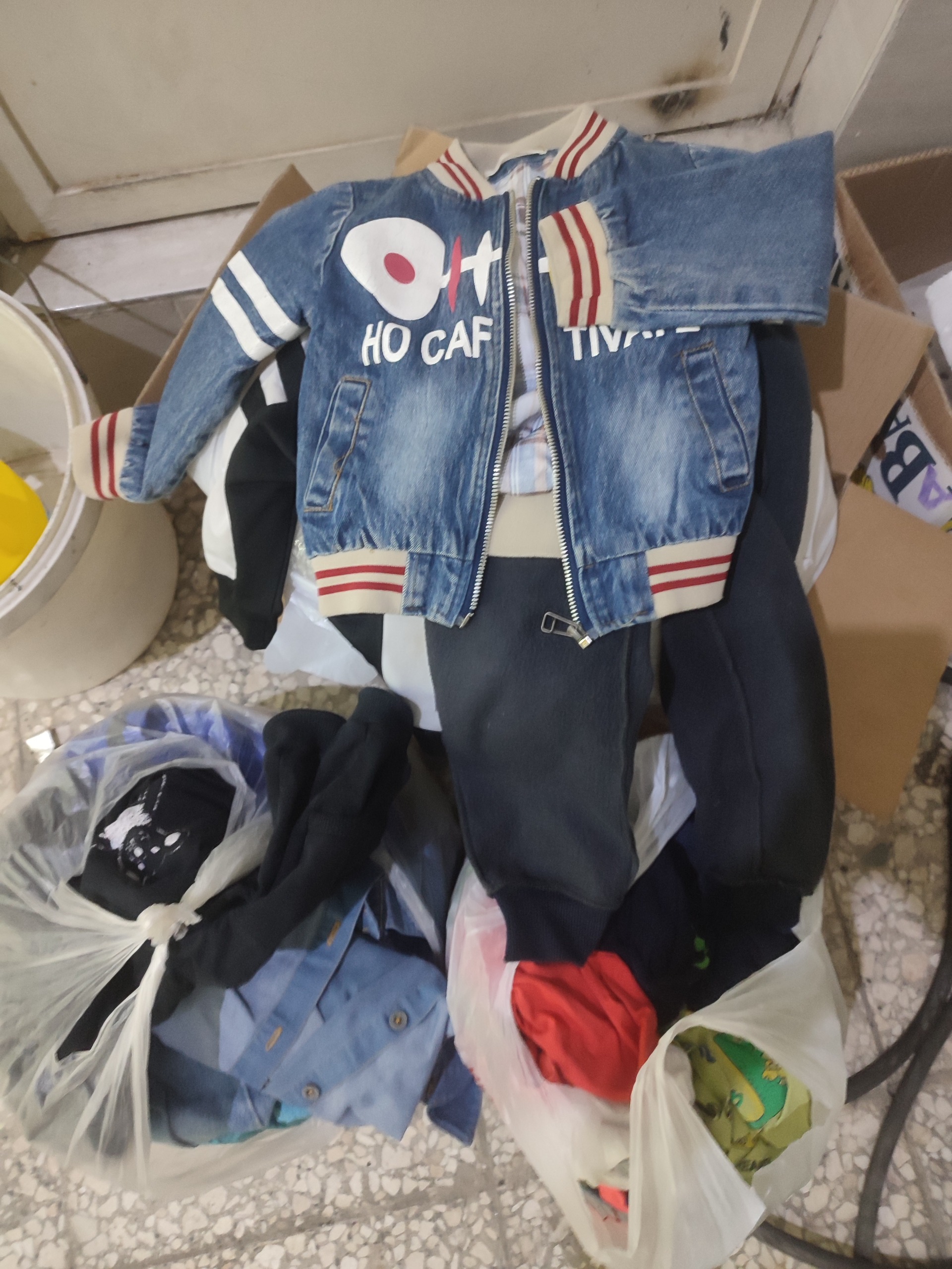 40 تیکه لباس بچه گانه سالم مناسب 3 تا 5 سال