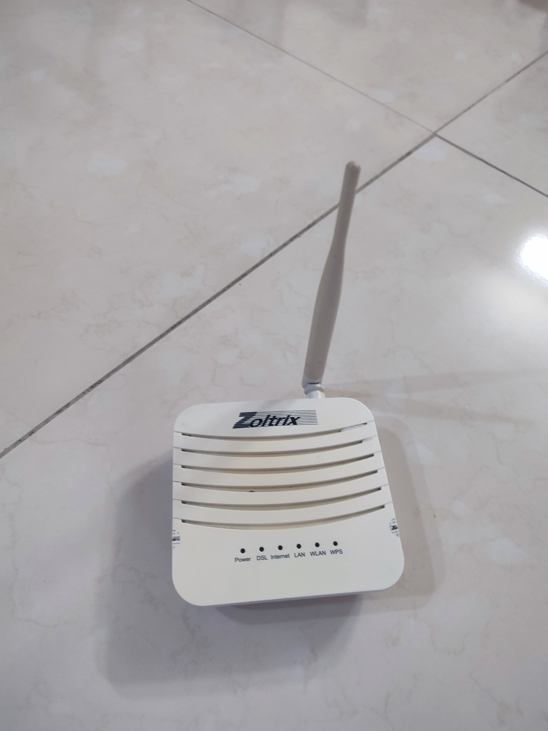 مودم adsl زولتریکس سالم با شارژر اصلی مودم