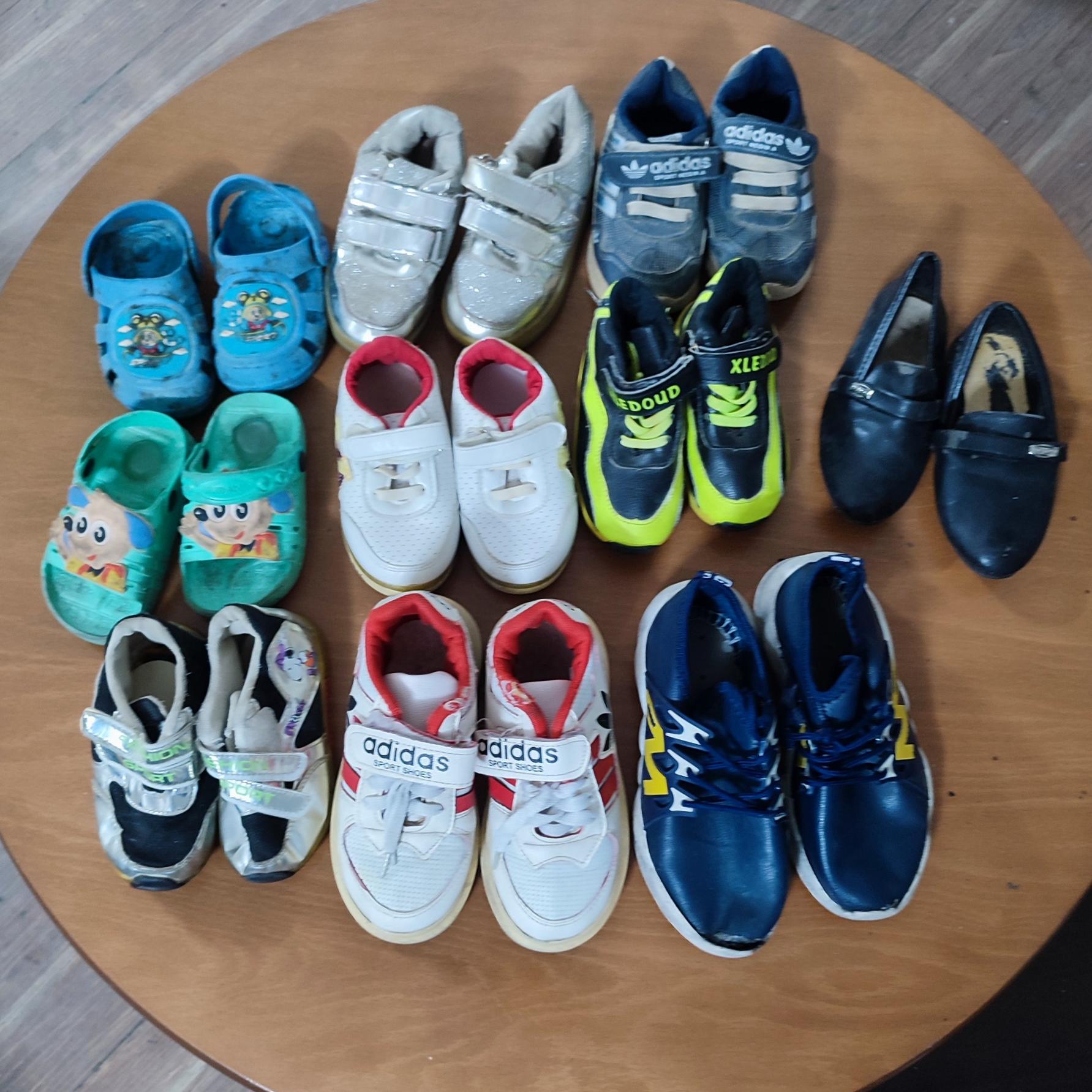 10 جفت کفش و صندل و کتونی بچه گانه