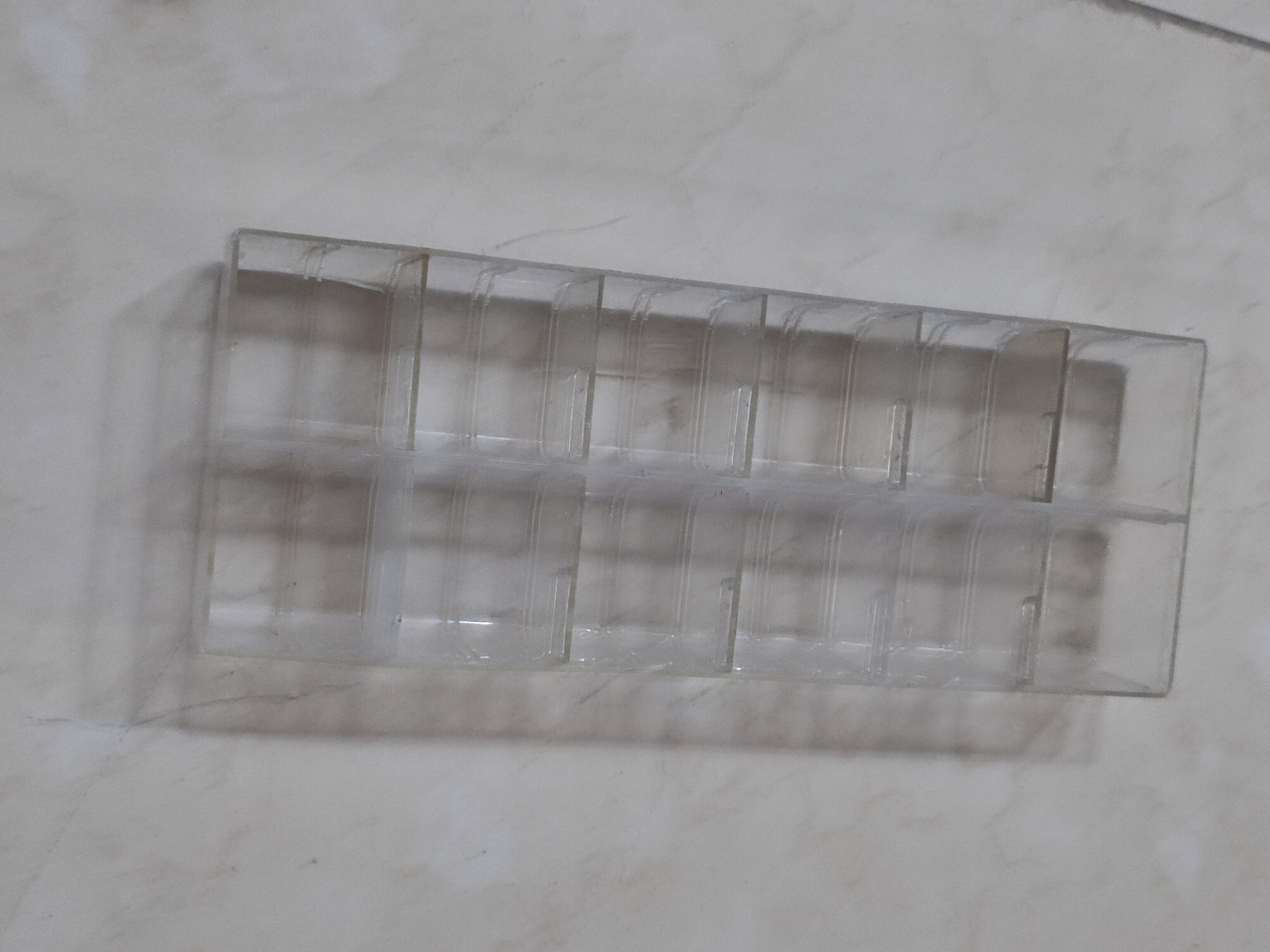 جعبه تقسیم خورده ریز با پایه های جدا ساز