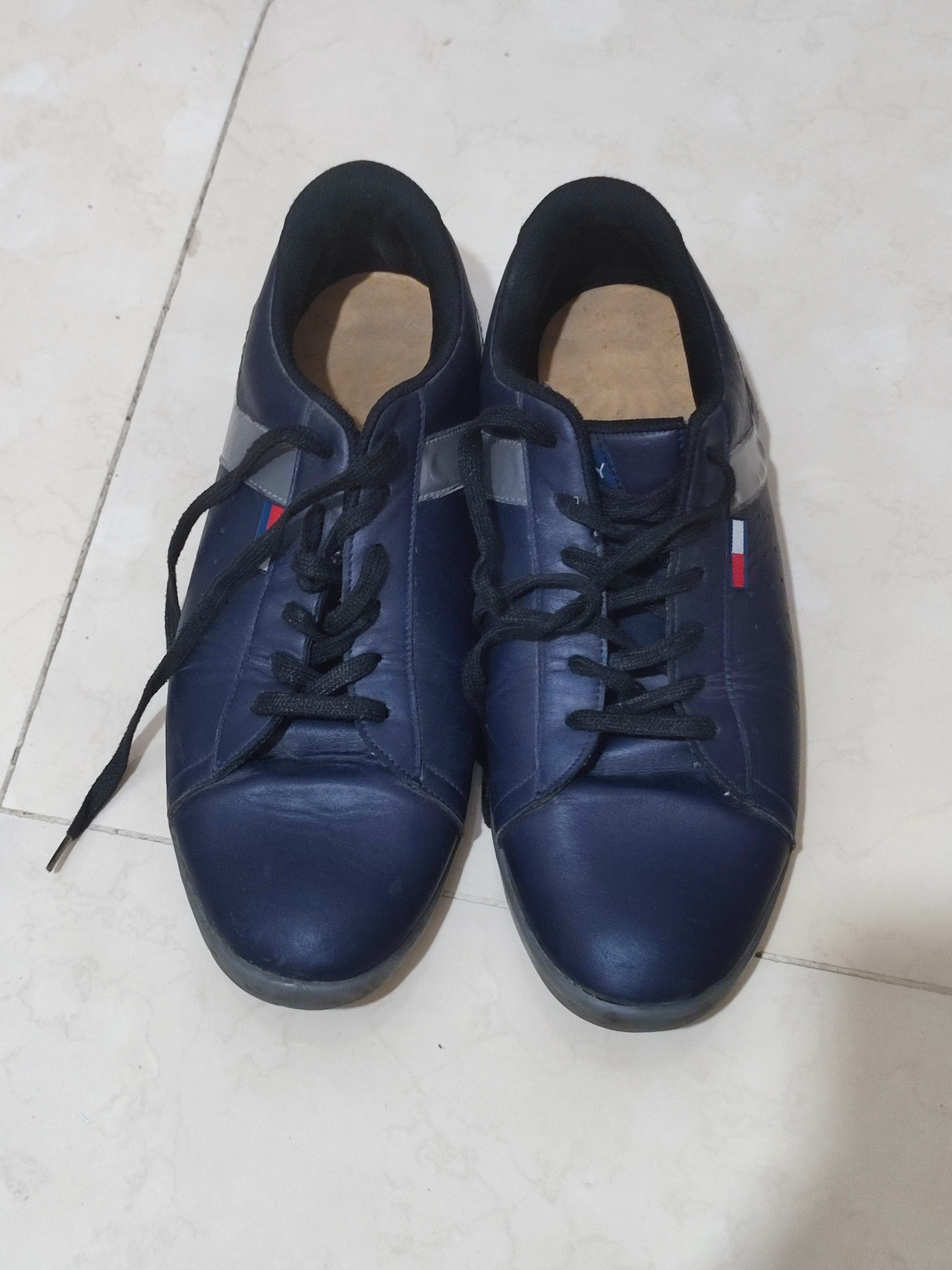 کتونی مارک Tommy خارجی تمیز سایز 43 و42